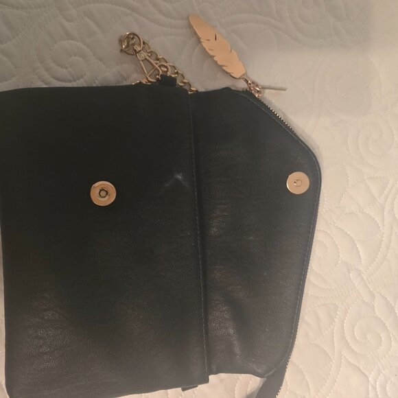 Jessica Simpson Black Faux Leather Crossbody Bag Gold Chain Leopard Lining EUC - Picture 6 of 9